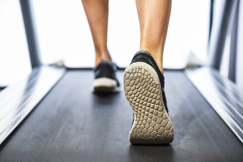 Person running on a treadmill - JSMF00480