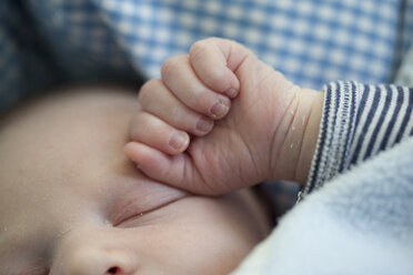 Hand of sleeping baby girl, close-up - JLOF00243