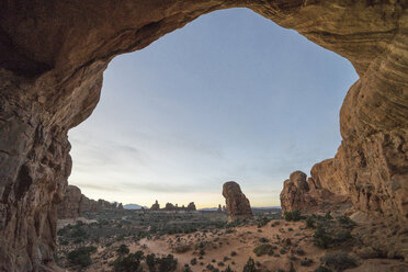 Aussicht auf Felsformationen im Arches National Park gegen den Himmel - CAVF51130