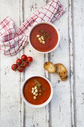 Mediterran tomato soup with roasted bread, croutons and thyme - LVF07496