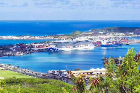 Neukaledonien, Noumea, Hafen und Kreuzfahrtschiff, lizenzfreies Stockfoto