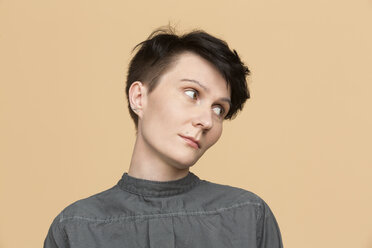 Portrait of woman with short hair - VGF00071