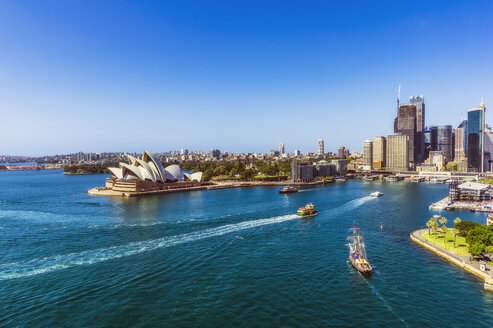 Australien, New South Wales, Sydney, Opernhaus und Stadtansicht von Sydney - THAF02288