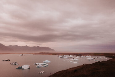 Jökulsárlón glacial lagoon, Reykjavík, Gullbringusysla, Iceland - CUF46325