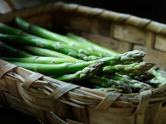 Fresh asparagus - CUF46388