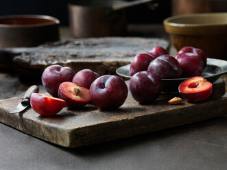 Fresh plums - CUF46414