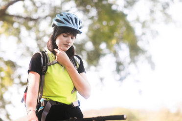 Biker stopping in park - CUF46485