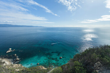 Blick auf das Meer von einer Anhöhe, Piscinas, Sardinien, Italien - CUF46516