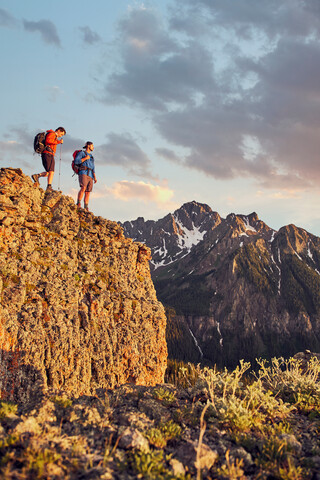 Wanderer auf dem Berggipfel, Mount Sneffels, Ouray, Colorado, USA, lizenzfreies Stockfoto