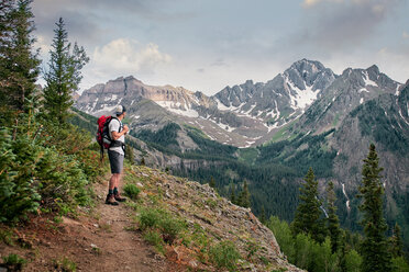 Hiker on mountain peak, Mount Sneffels, Ouray, Colorado, USA - ISF20098