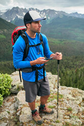 Wanderer auf dem Berggipfel, Mount Sneffels, Ouray, Colorado, USA - ISF20107