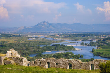 Albanien, Shokder, Fluss Drin, Blick vom Schloss Rozafa - SIEF08052