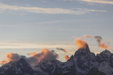 Niedriger Winkel landschaftliche Ansicht der Bergketten gegen Himmel - CAVF51577