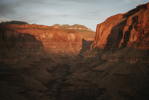 Blick auf die Berge vor dem Himmel im Grand Canyon National Park - CAVF52001
