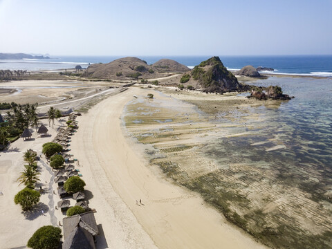 Indonesien, Lombok, Kuta, Luftaufnahme von Seger Strand, lizenzfreies Stockfoto