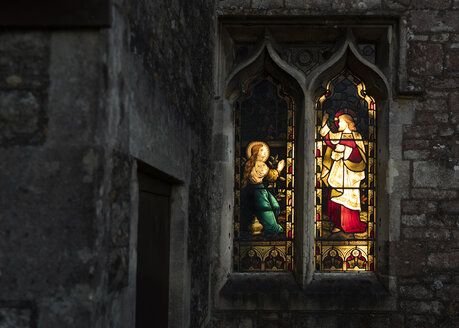 Vereinigtes Königreich, England, Old Sodbury, Church of Saint John the Baptist, Glasmalereifenster - ALRF01353