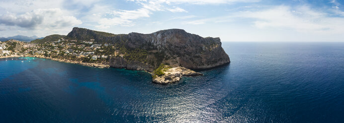 Spanien, Mallorca, Luftaufnahme von Cala LLamp - AMF06128