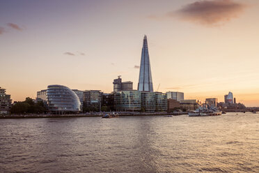 Großbritannien, England, London, Themse mit Rathaus und The Shard - XCF00171