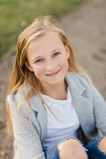 Portrait of smiling blond girl - NMSF00274