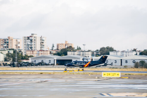 Polizeiflugzeug beim Start - OCMF00002