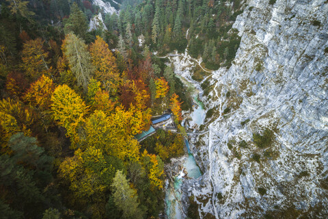 Österreich, Niederösterreich, Luftaufnahme einer Jausenstation im Oetschergraben im Herbst, lizenzfreies Stockfoto