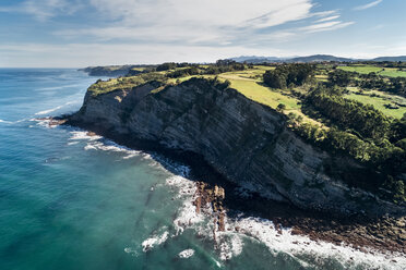 Spanien, Asturien, Luftaufnahme vom Strand - MGOF03828