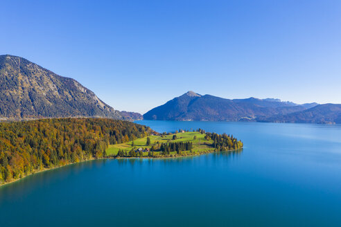 Deutschland, Bayern, Oberbayern, Walchensee, Fahrenbergkopf und Jochberg, Luftbild der Halbinsel Zwergern - SIEF08069