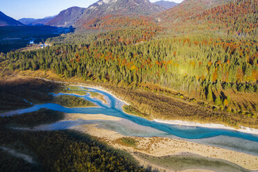 Deutschland, Lenggries, Isarwinkel, Luftaufnahme der Isar, an der Einmündung in den Sylvenstein-Stausee im Herbst - SIEF08070