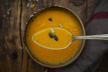 Pumpkin soup with pumpkin and sunflower seeds - LVF07507