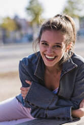 Portrait of laughing young woman outdoors - UUF15743