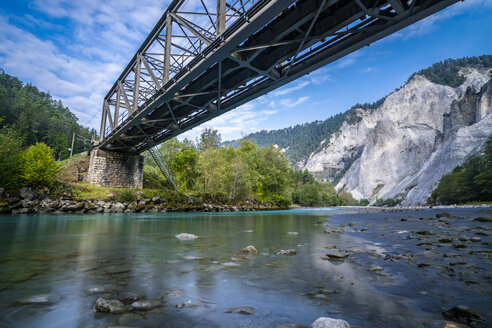 Schweiz, Graubünden, Ruinaulta , Rheinschlucht, Eisenbahnbrücke, Rhätische Bahn - STSF01770