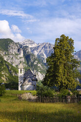 Albanien, Bezirk Shkoder, Albanische Alpen, Nationalpark Theth, Theth, Katholische Kirche - SIEF08080