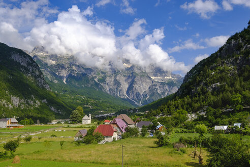 Albanien, Bezirk Shkoder, Albanische Alpen, Theth-Nationalpark, Theth, Radohima-Massiv - SIEF08087