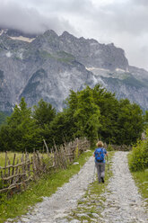 Albania, Shkoder County, Albanian Alps, Theth National Park, Theth, female hiker - SIEF08094