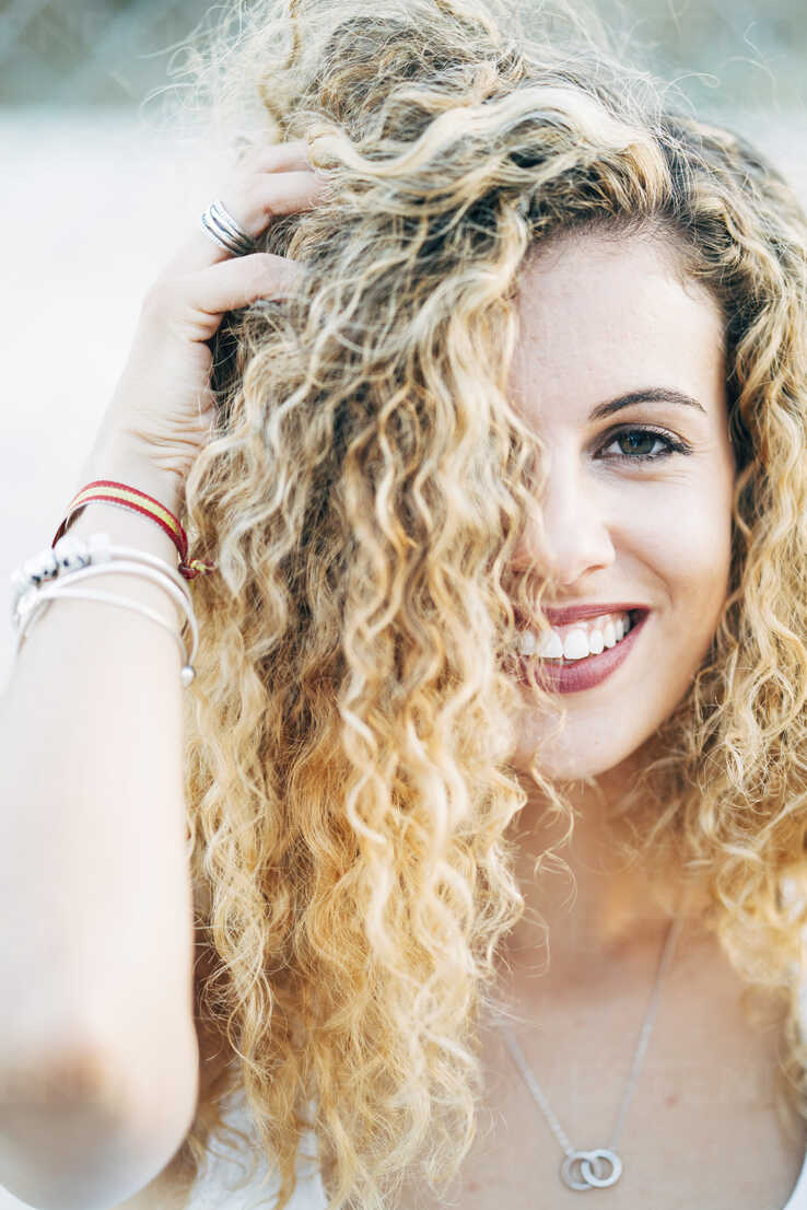 Free Photo  Happy pretty young blonde woman with curly hair in