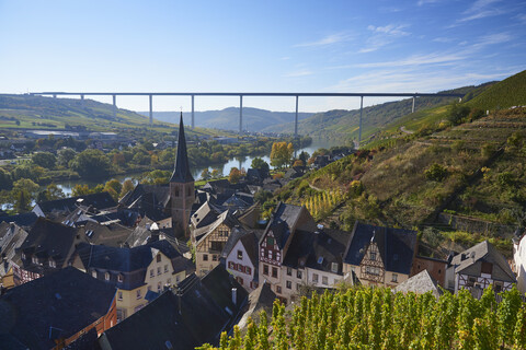 Deutschland, Rheinland-Pfalz, Bernkastel-Wittlich, Zeltingen-Rachtig, Uerzig, Mosel, Hohe Moselbrücke, lizenzfreies Stockfoto
