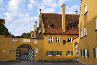 Germany, Bavaria, Augsburg, Jakobervorstadt, Jakob Square, Fuggerei, Social housing - SIEF08106