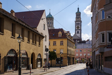 Deutschland, Bayern, Augsburg, Barfüßerstraße und Metzgplatz, Perlachturm - SIE08108