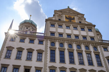 Deutschland, Bayern, Augsburg, Rathaus, Ostfassade gegen die Sonne - SIEF08110
