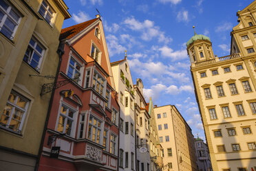 Deutschland, Bayern, Augsburg, ehemalige Handwerkerhäuser und Rathaus am Elias-Holl-Platz - SIE08113