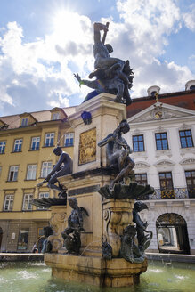 Deutschland, Bayern, Augsburg, Schaezlerpalais, Herkulesbrunnen - SIEF08117