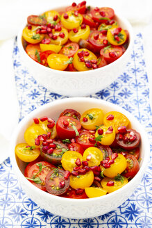 Orientalischer Tomatensalat mit Granatapfelkernen und Minze - LVF07523