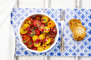 Orientalischer Tomatensalat mit Granatapfelkernen und Minze - LVF07524