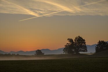 Germany, Pfaffenwinkel, view of landscape at sunrise - LBF02153