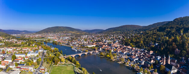 Deutschland, Bayern, Miltenberg, Fluss Main, Panoramablick - AMF06140