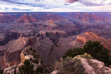 USA, Arizona, Grand Canyon National Park, Grand Canyon am Abend - FCF01568