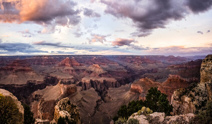 USA, Arizona, Grand Canyon National Park, Grand Canyon am Abend - FCF01570