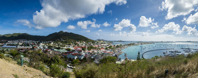 Karibik, Sint Maarten, Blick auf Marigot Bay und Sandboden - AMF06149