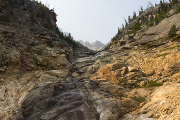 Hoch aufragende Klippen und Berge entlang des Pacific Crest Trail, North Cascades, Washington - MINF09464