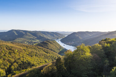 Österreich, Wachau, Blick von der Burg Aggstein über die Donau - RUNF00157